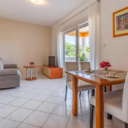 Lägenhet Rok 5 By Interhome Pula