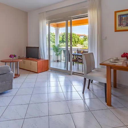 Lägenhet Rok 5 By Interhome