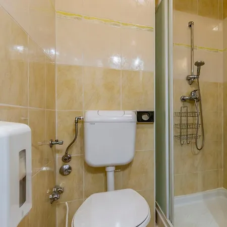 Rok 5 By Interhome * Pula